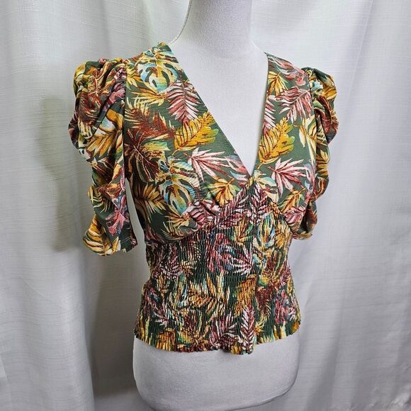 Ember Tropical Smocked Puff Sleeve Top Size Medium - Picture 3 of 9